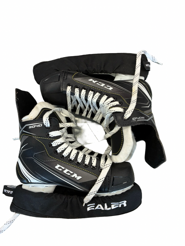 Used CCM 9040 TACKS Junior Hockey Skate Junior 04 11682-S000136917