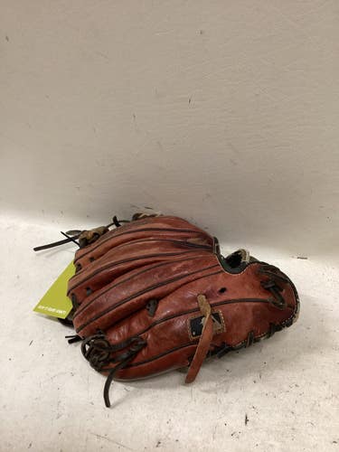 Used Wilson A2000 1788 BB/SB Glove RH Throw Grey And Red 11 1/4" 11725-S000507181