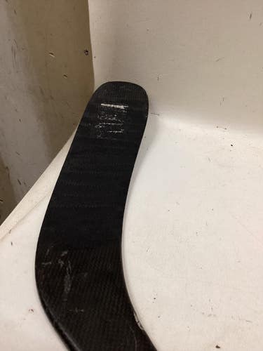 Used Bauer NEXUS - REPAIRED Senior One Piece Right 77 Flex 11725-S000506172