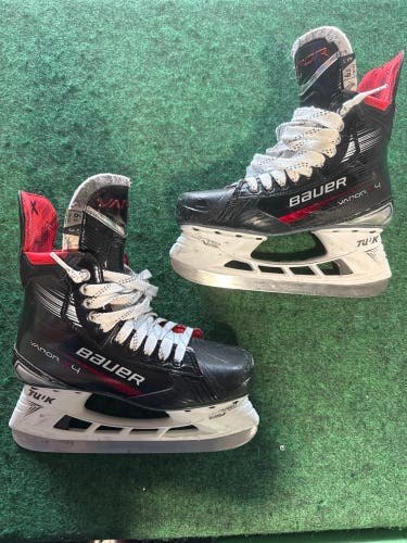 Intermediate Bauer Vapor X4 Hockey Skates (Fit 3) Size 6.5 (Used)