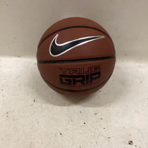 Used Nike Basketball Youth Indoor 27 1/2" 11725-S000505792