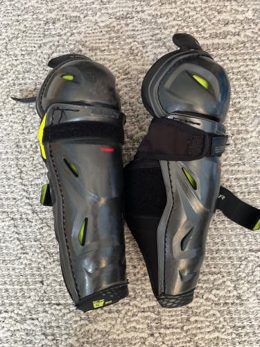 Junior Bauer Vapor 3X Pro 12" Shin Pads (Used)