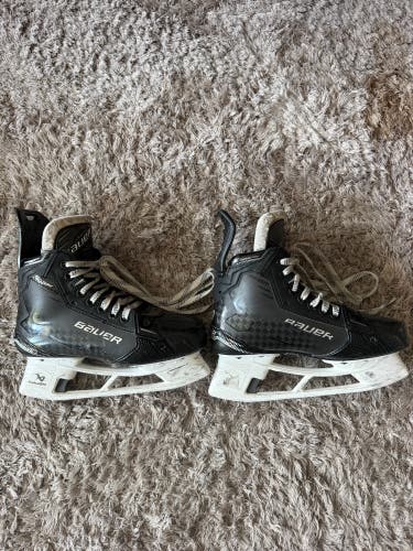 2025 Bauer Supreme Shadow Hockey Skates Regular Width Size 4 (Used) DOES NOT COME WITH STEEL