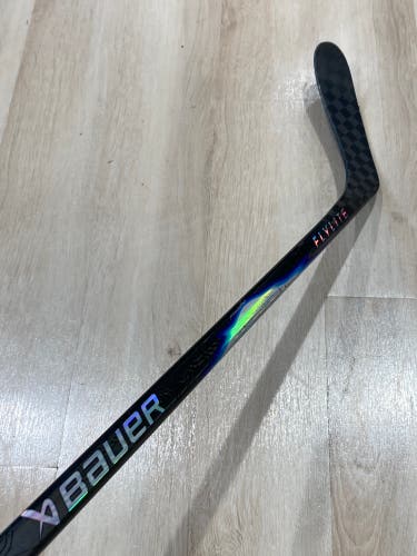 Used Youth Bauer Vapor Flylite Left Handed Hockey Stick | P28, 20 Flex
