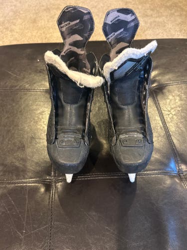2022 CCM AS-580 Hockey Skates Regular Width Size 3.5 (Used)