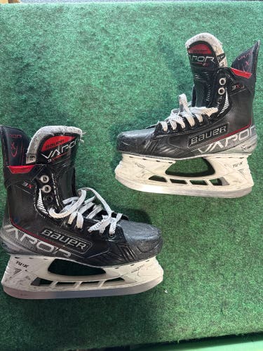 Intermediate Bauer Vapor 3X Hockey Skates (Fit) Size 6.5 (Used)