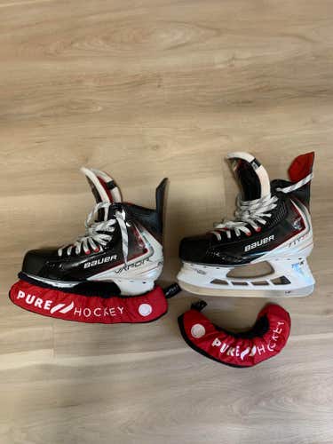 Black/White 2026 Bauer Vapor Fly30 Hockey Skates Extra Wide Width 10 (Used)