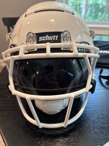 White Adult Medium Schutt F7 Helmet (New)