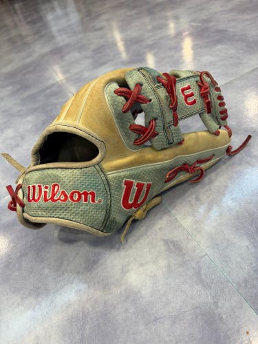 Wilson A2000 RH Baseball Glove 11.75" (Used)