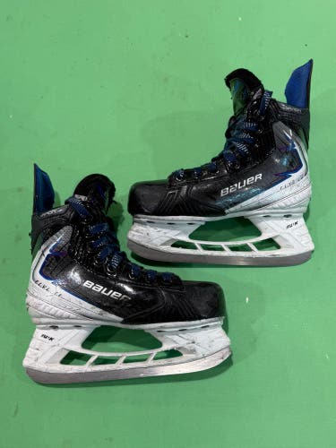 Used Youth Bauer Vapor Flylite Hockey Skates Size 13.5