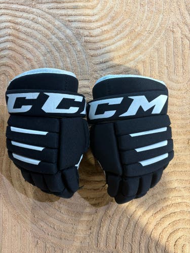 Black Intermediate CCM Tacks 4R2 Gloves 11" (Used)