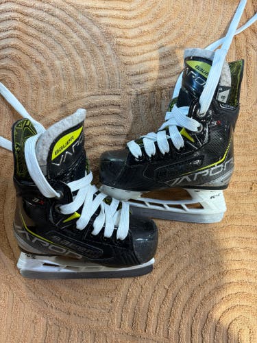 Youth Bauer Vapor 3X Hockey Skates Regular Width 8 (Used)