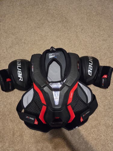 Medium Intermediate Bauer Vapor 3X Pro Shoulder Pads (Used)