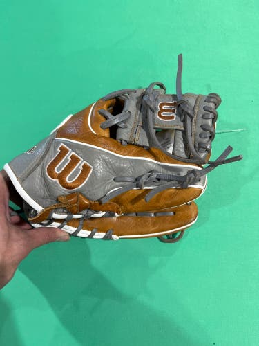 Wilson A1000 RH Baseball Glove 11" (Used)
