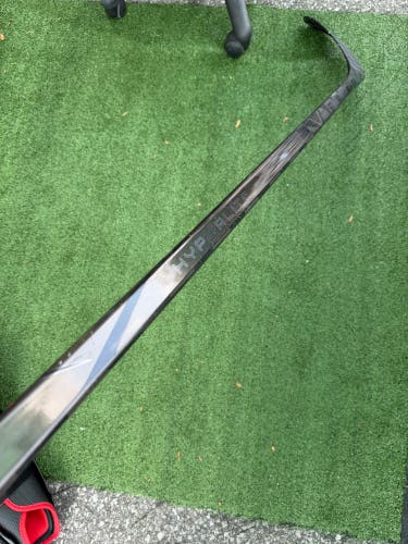 Bauer Vapor Hyperlite 2 Hockey Stick | RH P28 Junior 50 Flex
