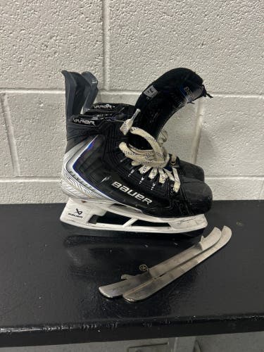 Black/Navy 2025 Bauer Vapor Flylite Hockey Skates Regular Width Size 3.5 (Used)