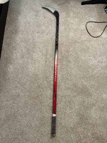 Senior Bauer Vapor Red Hyperlite 2 Right Handed Hockey Stick 70 Flex (Used)