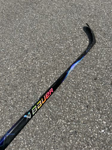 Bauer Vapor Flylite Hockey Stick | RH P28 Senior 87 Flex