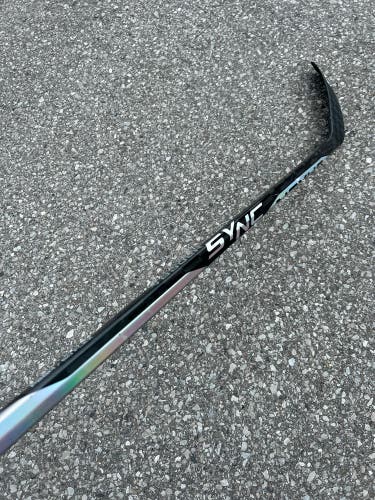 Bauer Nexus Sync Hockey Stick | RH P28M Junior 50 Flex