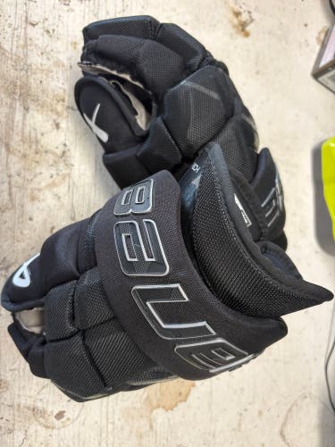 Black Senior Bauer Supreme Mach Gloves 14" (Used)