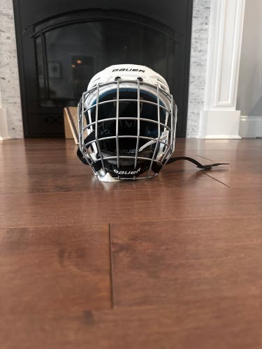 Medium Bauer Re-Akt 55 Helmet (New)