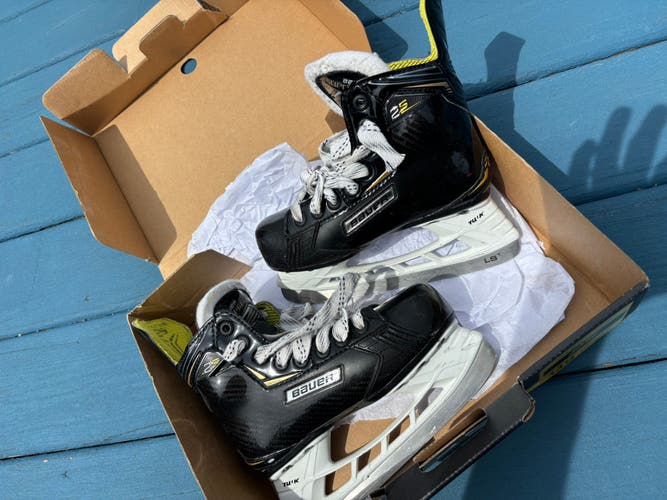2018 Bauer Supreme 2S Hockey Skates Extra Wide Width 12 (Used)