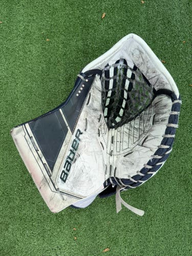 Bauer Supreme Mach Goalie Glove Regular | Senior