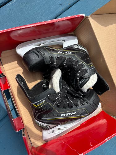 2018 CCM Tacks 9060 Hockey Skates Regular Width 12 (Used)