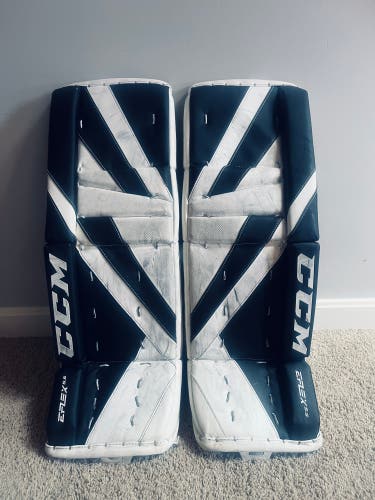 28" CCM Extreme Flex 5.5 Goalie Leg Pads (Used)