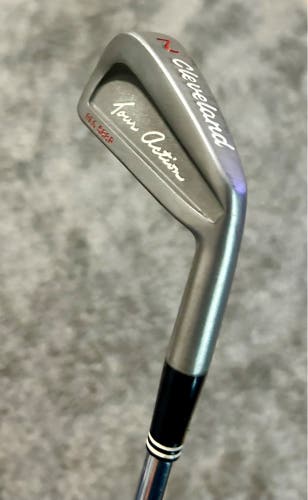 Cleveland Tour Action REG 588P 2 Iron H.E.T. Steel Stiff RH 39”