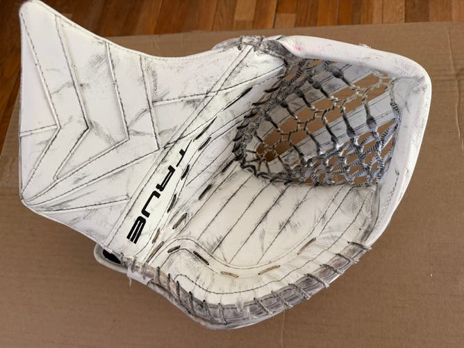 True Catalyst Px3 Regular (Used)- Senior Glove w/ intermediate palm 580 break