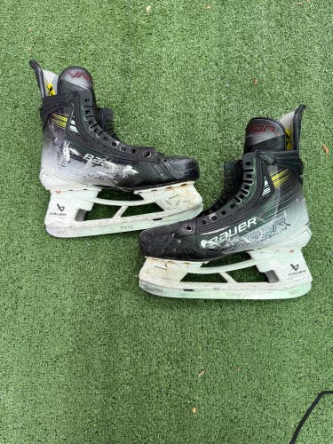 Bauer Vapor Hyperlite 2 Hockey Skates | Size 7.5 Fit 2