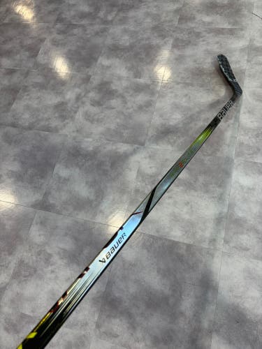 Senior Bauer Vapor Hyperlite 2 Hockey Stick Left Hand P92 65 Flex (Used)
