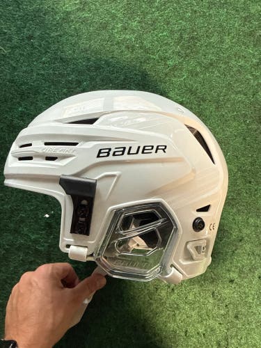White Medium Bauer Re-Akt 85 Helmet (Used)