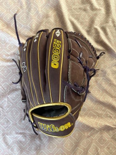 2024 Wilson A2000 RH Pitcher's Baseball Glove 12" (Used)