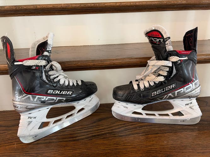 Black Bauer Vapor 3X Hockey Skates Regular Width Size 6 (Used)