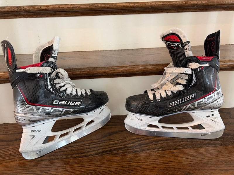 Black Bauer Vapor 3X Hockey Skates Regular Width Size 6 (Used)