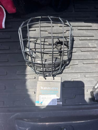 Contour 2Medium Bauer Full Cage (Used)