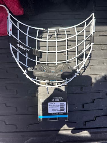 Contour 2 Medium Bauer (Used)