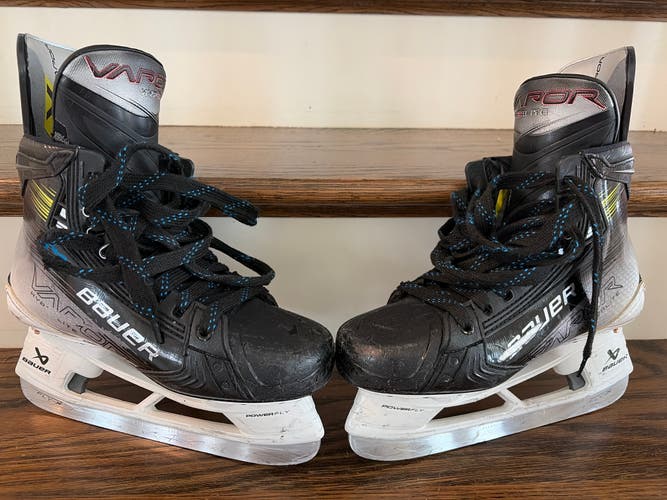 Bauer Vapor Hyperlite 2 Hockey Skates Regular Width Size 6.5 (Used)