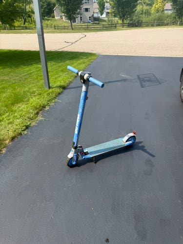 Electric (Used) GOTRAX Vibe Electric Scooter – Blue – Good Condition – Charger Included
