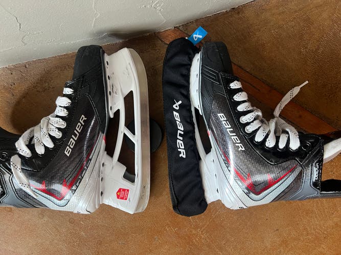 Black/Gray 2025 Bauer Vapor Fly40 Hockey Skates 10.5 (Used)