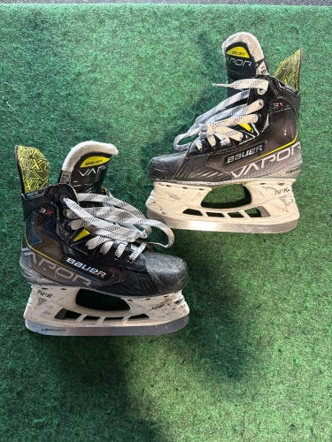 Junior Bauer Vapor 3X Hockey Skates (Regular) Size 1.5 (Used)