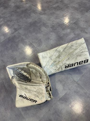 White Intermediate Bauer Vapor X5 Pro Goalie Gloves & Blockers Regular (Used)