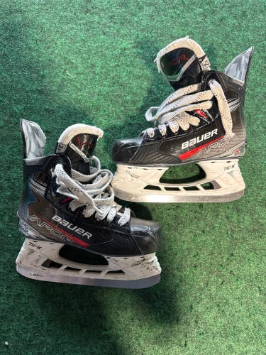 Junior Bauer Vapor XLTX Pro Hockey Skates (Regular) Size 2.5 (Used)