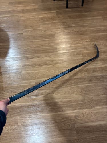 Senior Bauer Vapor Flylite Right Handed Hockey Stick P92 70 Flex (New)