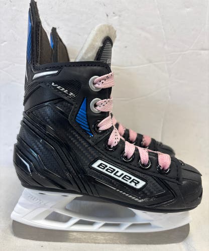 Black Bauer Vapor VOLT Hockey Skates Regular Width 8 (Used)