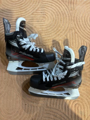 Bauer Vapor X3 Hockey Skates Regular Width Size 4 (New)