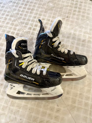 Bauer Supreme M5 Pro Hockey Skates Regular Width Size 1 (Used)