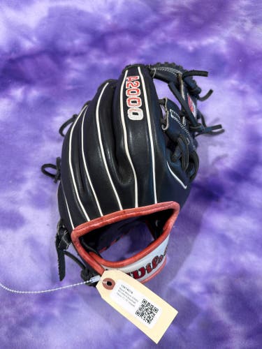 Black Wilson A2000 RH Infield Baseball Glove 11.75" (Used)